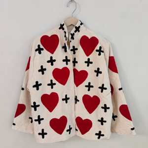 เสื้อแจ็คเก็ตผ้ากำมะหยี่ปักลายหัวใจสีแดง ทำด้วยมือ ลายหัวใจและกางเขน เสื้อโค้ทน่ารักสไตล์โบฮีเมียน เสื้อคลุมศิลปะ - Product Image 1