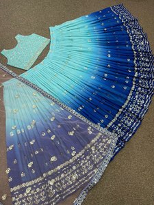 Travail de séquence traditionnel brodé de 5MM Lehenga Choli lancement de fête pakistanaise indienne lors d'occasions de mariage mettant en vedette des faux - Product Image 2