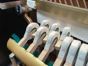 Piano Vertical Acústico de Lujo Profesional Yamaha U3C en Oferta, Usado, con Estilo Mecánico - Product Image 5