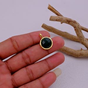 Aventurine verte plaquée or 18K, lunette ronde en laiton à facettes, breloque pour colliers, composant de bijoux faits à la main pour les fêtes - Product Image 4