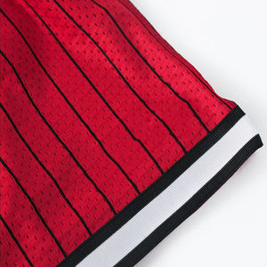 Pantalones cortos de malla de color rojo con bolsillos con cremallera Cierre de cordón Ropa de equipo de talla grande Pantalones cortos de malla para adultos con diseño de sublimación - Product Image 4