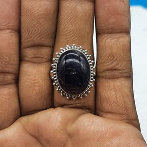 Anillo de boda de plata 925 sólida de diseñador hecho a mano impresionante piedra preciosa amatista perla de corte ovalado artesanal para aniversarios - Product Image 2