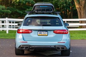 Mercedes-AMG E63 S Wagon d'occasion 2020, environ 8 200 milles, finition Gulf Blue Manufaktur, freins en carbone-céramique, très bien équipée - Product Image 6