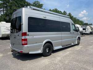 Autocaravanas Económicas, Autocaravanas Usadas de 2015, Modelo ADVENTUROUS Blanca Euro 5, Autocaravanas de Lujo para 4-6 Personas para Acampar - Product Image 2