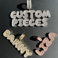 Increíble Diseño y Tamaño Personalizados, Letras de Graffiti, Colgantes Hip Hop, Diamantes Cultivados en Laboratorio Hechos a Mano, Corte Baguette, Oro Blanco DS0556