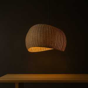 Lampe à suspension élégante en bambou légère inspirée de la nature pour intérieurs modernes avec des tons naturels faits à la main - Product Image 4