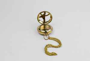 Brújula de bolsillo con reloj de sol de latón con cubierta de cuero, brújula de viaje, regalo único para viajeros, coleccionistas al aire libre - Product Image 2