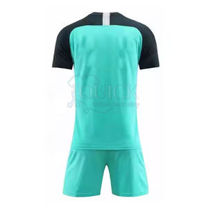 Logotipo personalizado de secado rápido ligero y transpirable 100% poliéster uniforme de fútbol conjunto para los hombres - Product Image 4