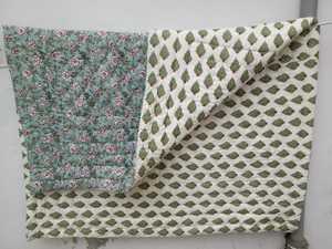 Edredón de franela de algodón hecho a mano, juego de cama con estampado de bloques rojos para adultos, tamaños King y Twin para uso doméstico y hotelero - Product Image 2