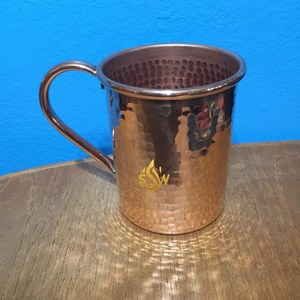 Venta al por mayor de tazas hechas en cobre con mango de latón, última llegada para agua o cerveza, increíbles regalos de decoración de cocina y mesa - Product Image 6