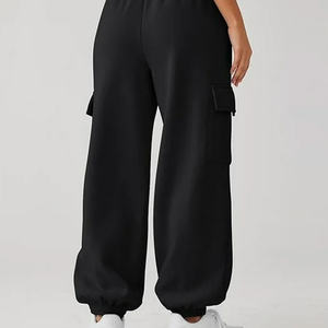 Joggers de carga para hombre diseñados para una comodidad informal con ajuste cónico y configuración de múltiples bolsillos - Product Image 3