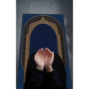 Alfombra de Oración Azul Marino: Diseño Islámico Dorado, Tapete Espiritual, Alfombra Suave con Pelo Largo - Product Image 3