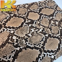 Tissu en cuir PVC PU gaufré souple et imperméable à imprimé personnalisé motif serpent pour sacs à main, bagages, canapés, chaussures KINGHOPE