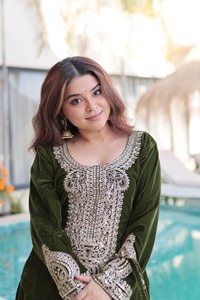 Traje Salwar Kameez de Terciopelo Estilo Indio Pakistaní con Bordado de Zari para Mujer, Vestido para Bodas y Festivales - Product Image 6