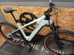 OFFRES SPÉCIALES NOUVEAU 2025-2026 Vélo de montagne électrique Reactions Hybrid Race 800 Toutes les tailles et couleurs de cadre Prêt à l'exportation dans le monde entier - Product Image 3