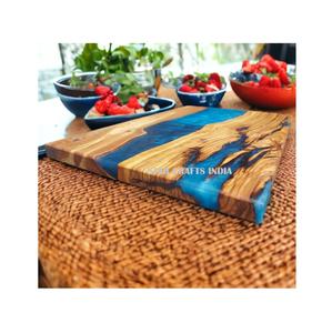 Diseño artesanal de resina azul pavo real en madera de acacia tabla de cortar para servir usos para fiestas de Bodas de Navidad hoteles - Product Image 4