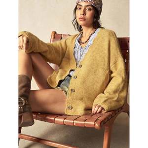 Cardigan en tricot à col en V surdimensionné jaune moutarde pour femmes, boutonné sur le devant, manches longues, pour l'hiver - Product Image 3