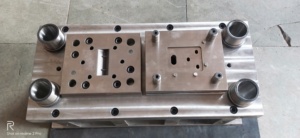 Fourniture directe en usine de matrices d'estampage en métal durables et personnalisables pour l'automobile et l'aérospatiale à vendre - Product Image 3