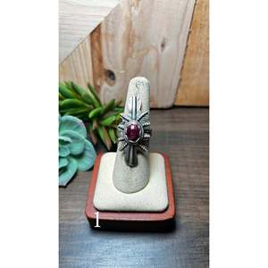 Anillo Ajustable de Plata de Ley y Circonita Púrpura Kobe Martinez con Engaste de Granate para Ocasiones Casuales, Idea de Regalo - Product Image 1