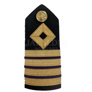 Épaulettes brodées avec logo personnalisé, badge en tissu, accessoire de style personnalisé avec épingle de sûreté - Disponible à la vente - Product Image 4