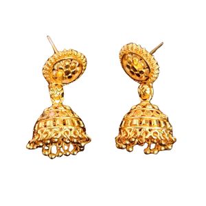 Boucles d'oreilles de qualité supérieure serties de boucles d'oreilles plaquées or 22CT de conception traditionnelle bijoux pour femmes portées par les exportateurs - Product Image 1
