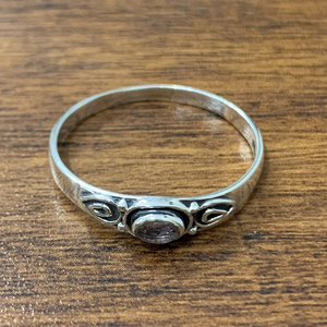 Bague en améthyste en forme de fleur (1,8 gramme) avec technologie d'incrustation à sertissage clos - Product Image 1