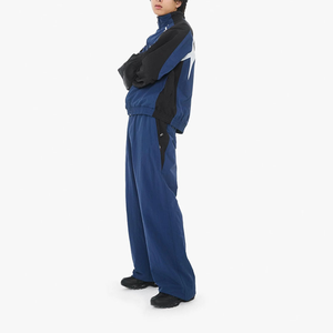 Veste d'hiver à capuche avec fermeture éclair sur les manches, poignets côtelés, fermeture éclair intégrale, poches sécurisées et pantalon assorti à taille élastique - Product Image 2