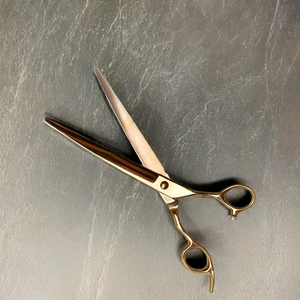 2025 ciseaux de toilettage professionnels pour animaux de compagnie à droite, poignée décalée à lame incurvée, lumières LED sûres et pratiques pour chiens et chats - Product Image 2