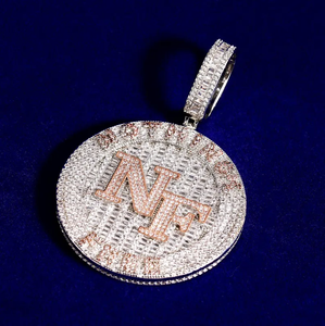 Iced Out Round Initial Pendant Silver Tone Hip Hop Joyería de estilo personalizado para hombres y mujeres - Product Image 2