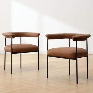 Chaise de salle à manger moderne rembourrée en PU souple avec dossier incurvé et structure en fer noir pour salles à manger et salons Marron - Product Image 1