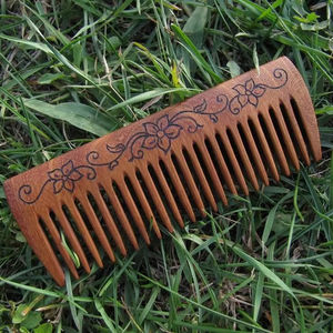 ALTERNATIVE Peigne à cheveux à manche en bois fait à la main pour salon de l'Inde Peigne en bois en gros pour usage commercial à vendre en - Product Image 1