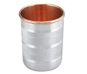 Use términos como vaso de vidrio aislado, vino de tallo de cobre, verifique las calificaciones del proveedor y el historial de transacciones para detectar banderas rojas. - Product Image 5