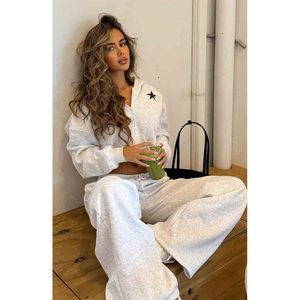 ชุดเซ็ตเสื้อผ้าผู้หญิง 2 ชิ้น จาก The Archives Charli เสื้อฮู้ดครอปซิปหน้า สีเทา - Product Image 1