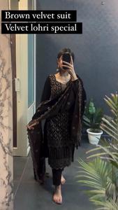 Lancement d'un nouveau look de soirée de créateur, nouveau haut avec palazzo et dupatta avec broderie lourde et travail de séquence, costume 3 pièces - Product Image 4