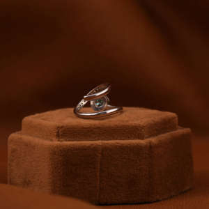 แหวนหมั้นบายพาสทองคำแท้18KT มีเพชรสีเขียวกลมปลูกในห้องปฏิบัติการขนาดเล็กเพชรที่สร้างการรับรองโดย IGI - Product Image 3