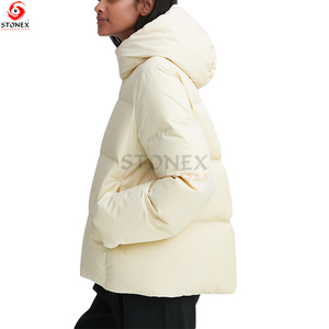 Meilleure vente Veste matelassée sans couture à séchage rapide pour femmes Veste matelassée personnalisée respirante en tricot de haute qualité à bas prix - Product Image 3