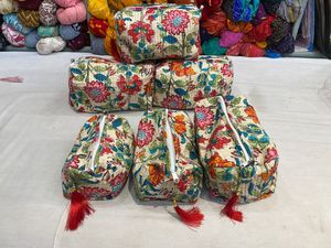 Bolsa DE ASEO con estampado de bloque de mano indio con cierre de cremallera Estilo de moda acolchado para maquillaje o cosméticos - Product Image 4