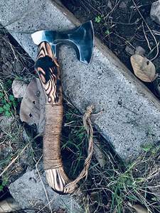SCL : Hache de combat viking, design authentique Tomahawk, lame en acier au carbone, manche en bois, pour fendre le bois, artisanale, pour reconstitutions historiques - Product Image 4