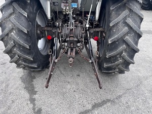 ใช้รถแทรกเตอร์ฟาร์มขนาดใหญ่ Massey Ferguson 390 กำลัง 90 แรงม้า ขับเคลื่อน 4 ล้อ พร้อมห้องโดยสารแบบปิด รถแทรกเตอร์อเนกประสงค์ทางการเกษตรจากจอร์เจีย - Product Image 6