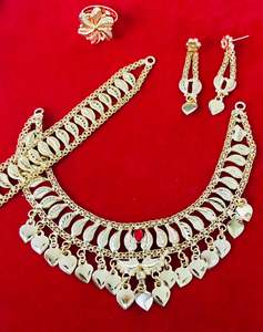 Suministro directo de fábrica Pendiente de diamante de coral para mujer Estilo clásico de moda único Chapado en plata para regalos de boda o fiesta - Product Image 3