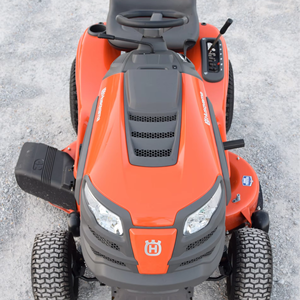 รถตัดหญ้า Husqvarna YTH22V42 ราคาถูก ใหม่และมือสอง พร้อมขาย จัดส่งได้ทันทีจากซัพพลายเออร์ - Product Image 1
