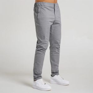 Pantalon polyvalent pour homme, coupe ajustée avec ceinture élastique confortable, poches fonctionnelles et ourlet ouvert - Product Image 3