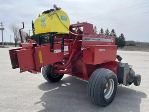 Offre promotionnelle : Presse à balles carrées MF 1840 Massey Ferguson avec moteur et boîte de vitesses pour une utilisation agricole à haute productivité - Product Image 4