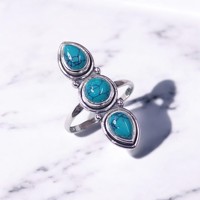 Bague élégante classique en argent sterling 925 avec trois pierres précieuses naturelles (rubis, turquoise et quartz rose) de forme ronde et poire, bijoux fins