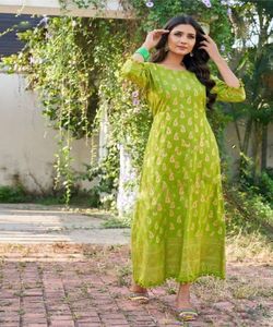 Femmes indiennes coton rayonne et imprimé kurti avec pantalon dames femme porter indien prêt à porter meilleur prix en gros surat apparelgarment - Product Image 6