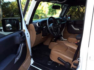 Jeep Wrangler Unlimited Rubicon 2013 à vendre / Disponible à la vente avec faible kilométrage, moteur essence, véhicule d'occasion en excellent état - Product Image 3