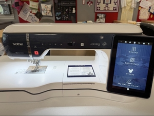 TopQuality Brand New Aveneer EV1 Sewing <b>Quilting</b> & Embroidery Machine Extremely Low Hours - Product Image 2