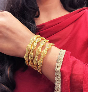 Grossiste indien Fabrication Bijouterie Bijouterie Traditionnelle Métal Plaqué or Perlé Bracelet de mariée Bangles Parure de bijoux Ennemi Femmes - Product Image 1