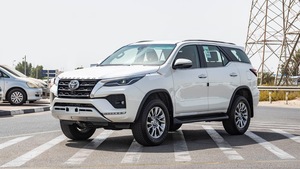 สำหรับรถยนต์ Hilux SUV 7 ที่นั่ง เครื่องยนต์ดีเซล เกียร์อัตโนมัติ ไฟหน้า LED ยาง R18 พวงมาลัยซ้าย หลังคาซันรูฟ สีขาวภายนอก - Product Image 2