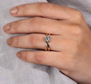 Anillo de Diamante Cultivado en Laboratorio de 1.10 CTtw, Certificado IGI, Oro Amarillo de 14K, Claridad VVS2, Chapado en Rodio, Joyería Nupcial de Lujo al por Mayor - Product Image 6